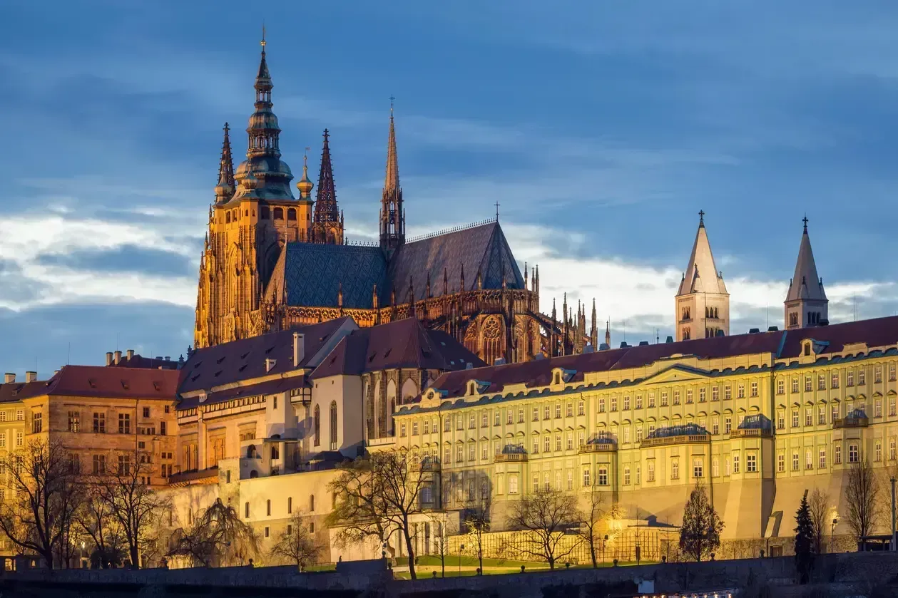 Expédition grandiose dans l'enceinte du château de Prague